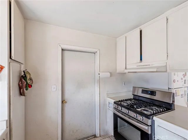 10560 Navajo Road, Apple Valley, California 92308