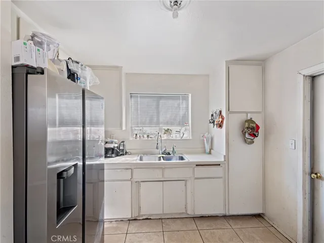 10560 Navajo Road, Apple Valley, California 92308