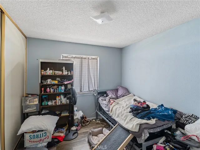10560 Navajo Road, Apple Valley, California 92308