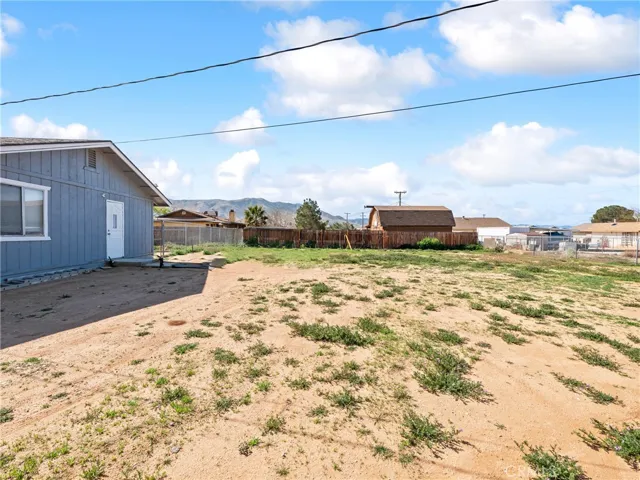 10560 Navajo Road, Apple Valley, California 92308