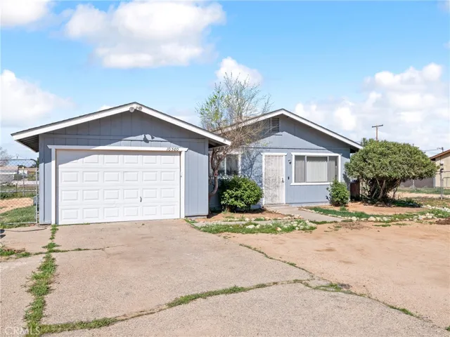 10560 Navajo Road, Apple Valley, California 92308