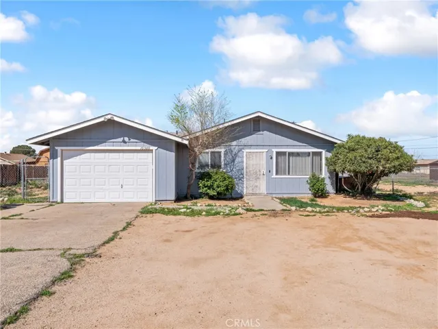 10560 Navajo Road, Apple Valley, California 92308