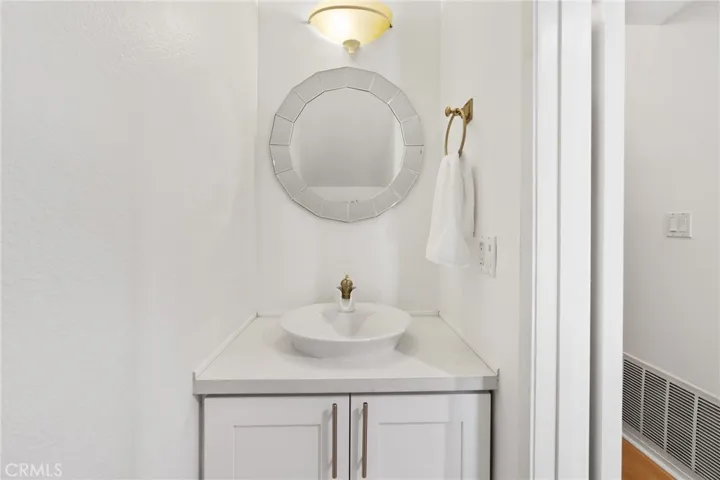 5720 Owensmouth Avenue 143, Woodland Hills, California 91367