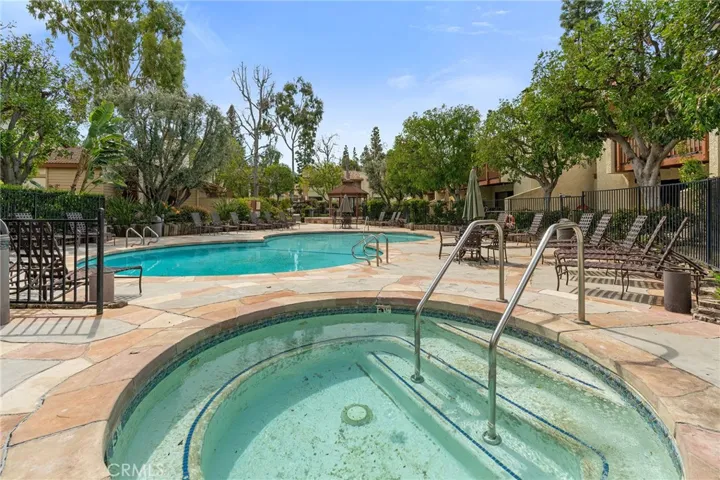 5720 Owensmouth Avenue 143, Woodland Hills, California 91367