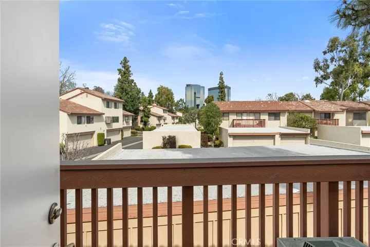5720 Owensmouth Avenue 143, Woodland Hills, California 91367
