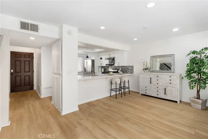 5720 Owensmouth Avenue 143, Woodland Hills, California 91367