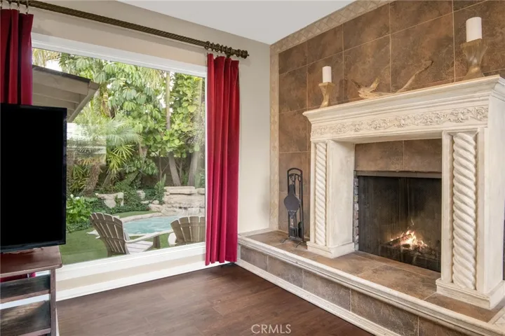 12520 Stagg Street, North Hollywood, California 91605