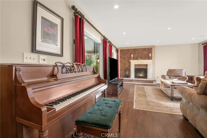 12520 Stagg Street, North Hollywood, California 91605