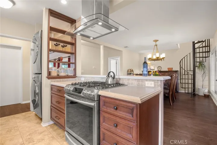 12520 Stagg Street, North Hollywood, California 91605