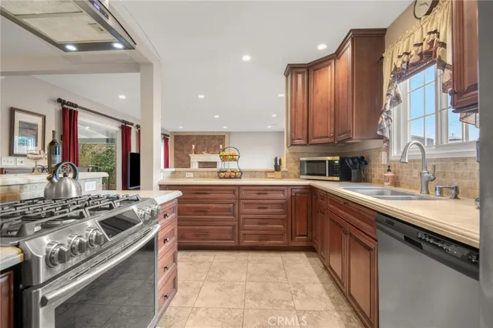 12520 Stagg Street, North Hollywood, California 91605