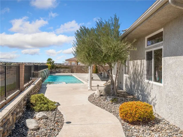 19149 Elkhorn Road, Apple Valley, California 92308