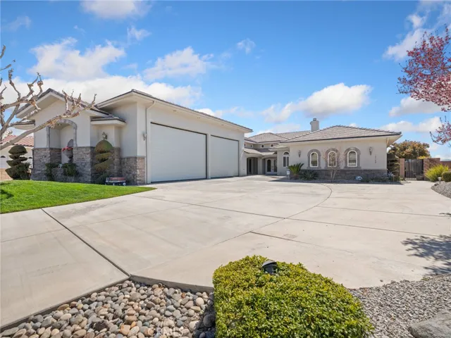19149 Elkhorn Road, Apple Valley, California 92308