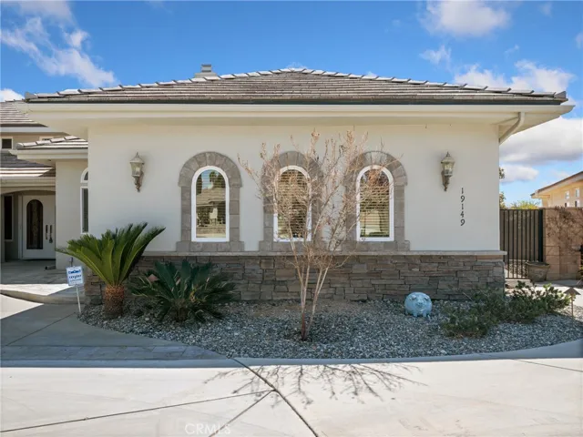 19149 Elkhorn Road, Apple Valley, California 92308