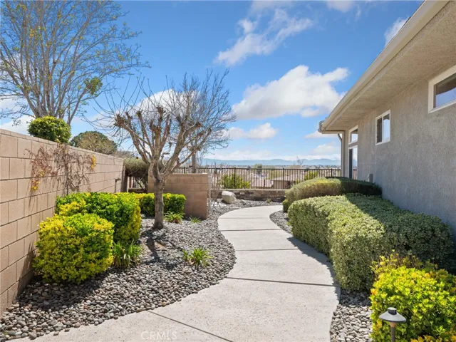 19149 Elkhorn Road, Apple Valley, California 92308