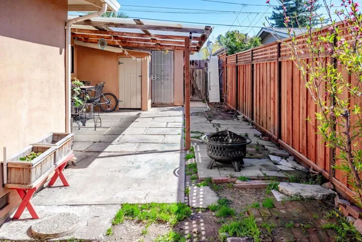 147 Mentel Avenue, Santa Cruz, California 95062