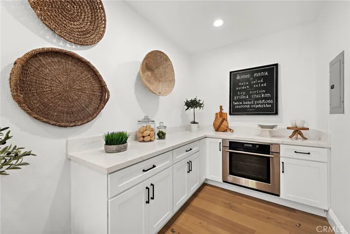 Butler's Pantry with Laundry