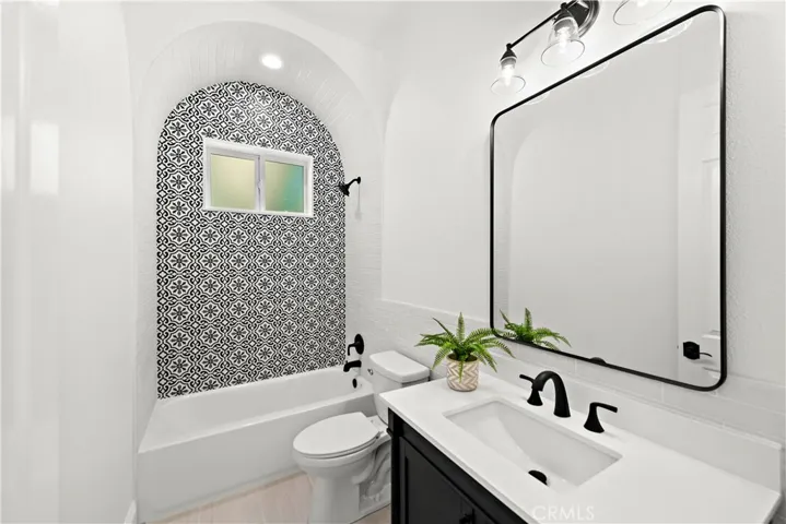 Upstairs Secondary Bathroom