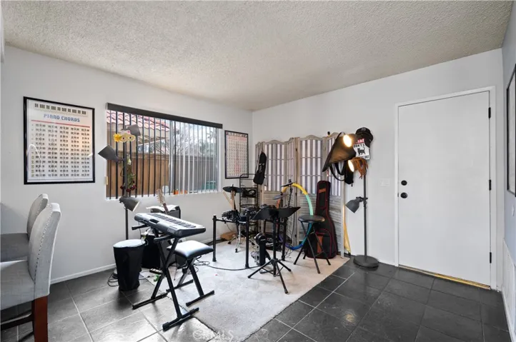 Family room w/ garage door entrance/ exit