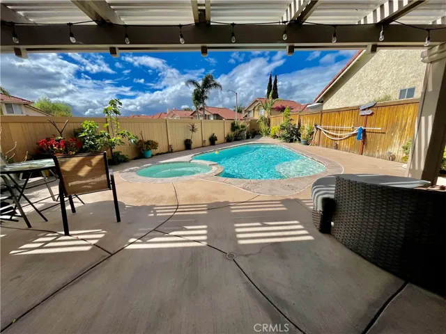 Jacuzzi & Heated Pool