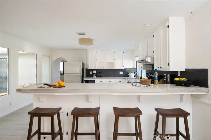 Kitchen with Breakfast Bar Counter