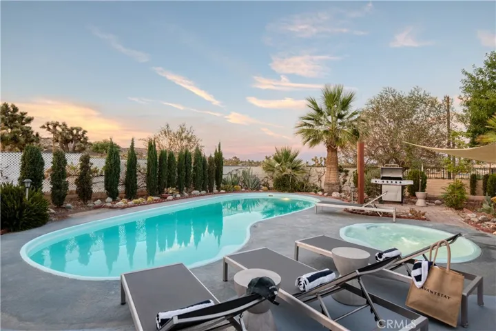 Heated Pool & Hot Tub