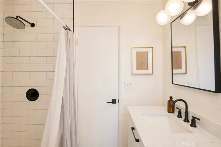 Bathroom (Main House)