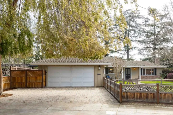 868 Southampton Drive, Palo Alto, California 94303