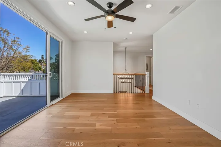Bonus room upstairs with attached balcony. Would make great den, gym, office, or many other uses.
