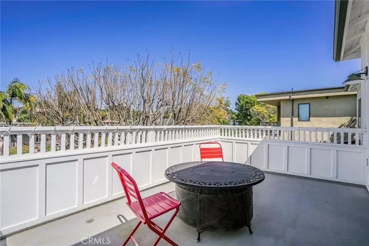 Large balcony upstairs off of the bonus room.