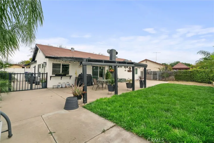 BIG BACKYARD WITH PATIO