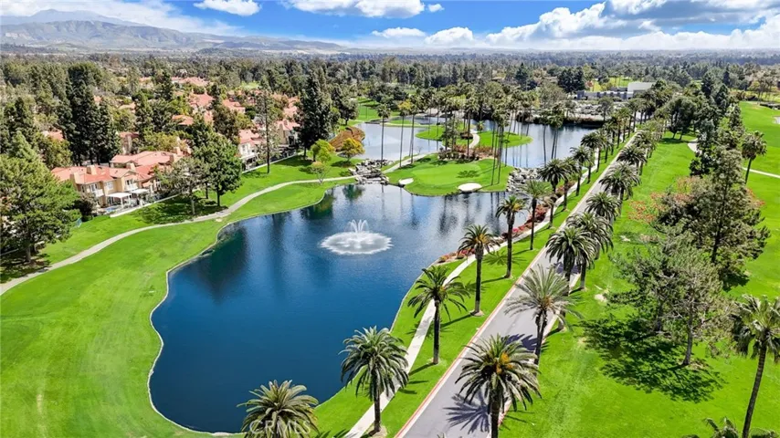 Venturanza del Verde community of Tustin Ranch
