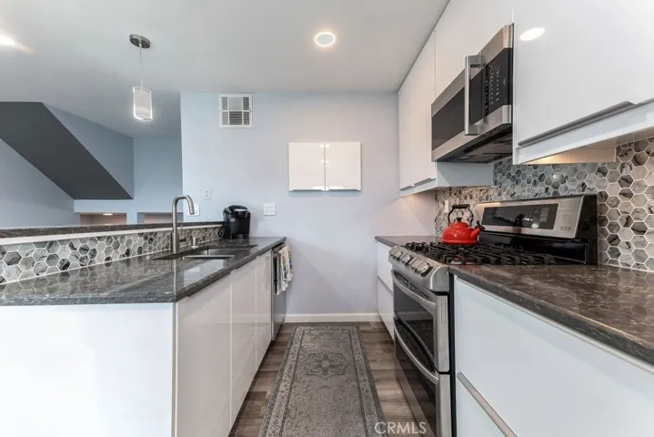 9740 Sepulveda Boulevard 26, North Hills, California 91343