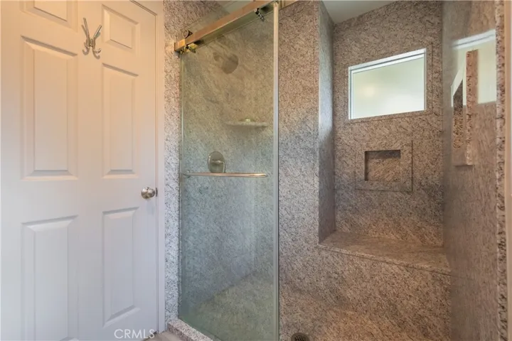 Custom Shower with Seating & Dual Shower Niches