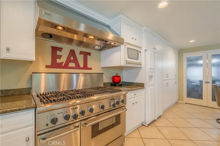 Gourmet Stove with Built-In Grill Top