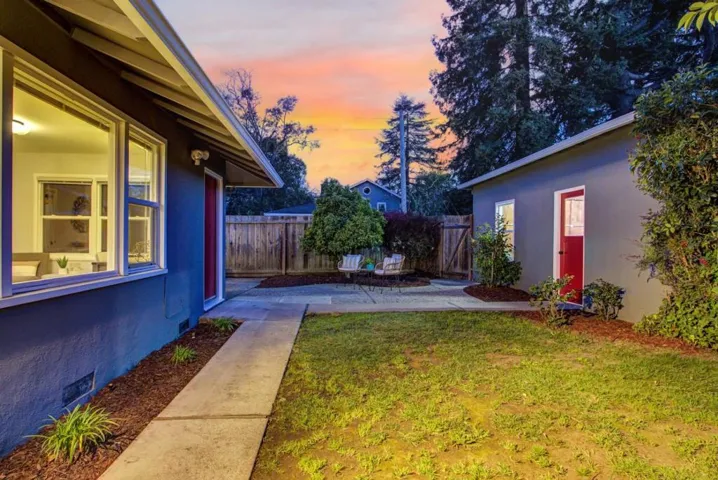 940 Hutchinson Avenue, Palo Alto, California 94301