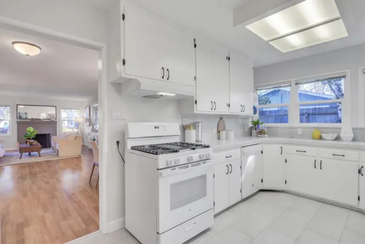940 Hutchinson Avenue, Palo Alto, California 94301
