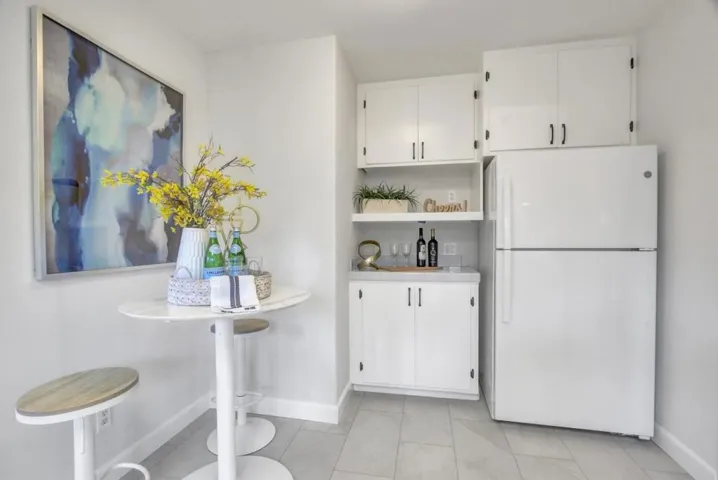 940 Hutchinson Avenue, Palo Alto, California 94301