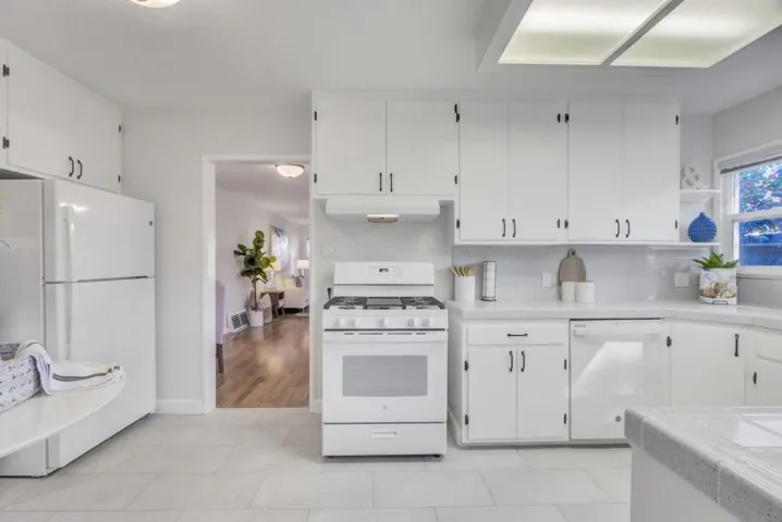 940 Hutchinson Avenue, Palo Alto, California 94301