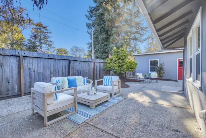 940 Hutchinson Avenue, Palo Alto, California 94301