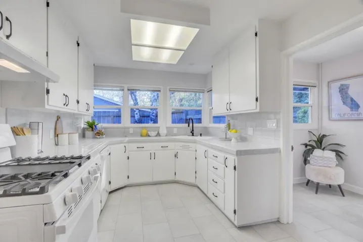 940 Hutchinson Avenue, Palo Alto, California 94301