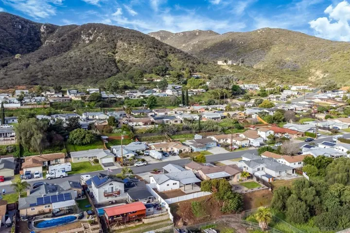 8006 Linen Dr, Santee, California 92071