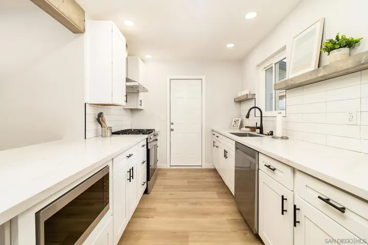 8006 Linen Dr, Santee, California 92071