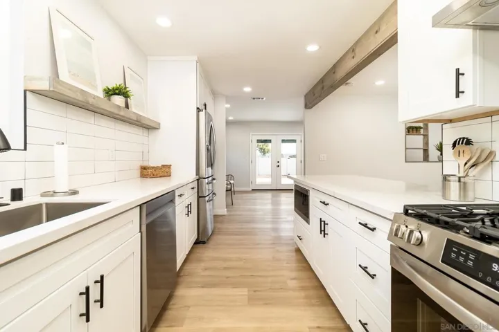 8006 Linen Dr, Santee, California 92071