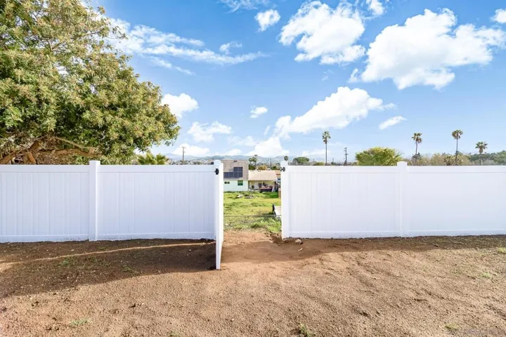 8006 Linen Dr, Santee, California 92071