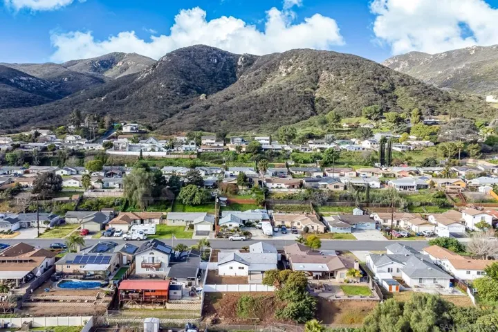 8006 Linen Dr, Santee, California 92071