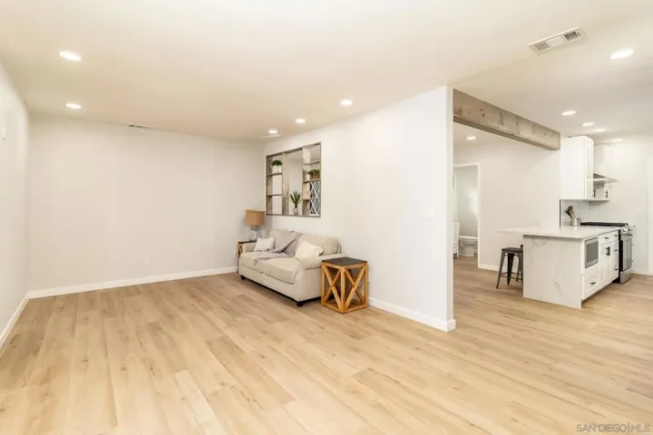 8006 Linen Dr, Santee, California 92071
