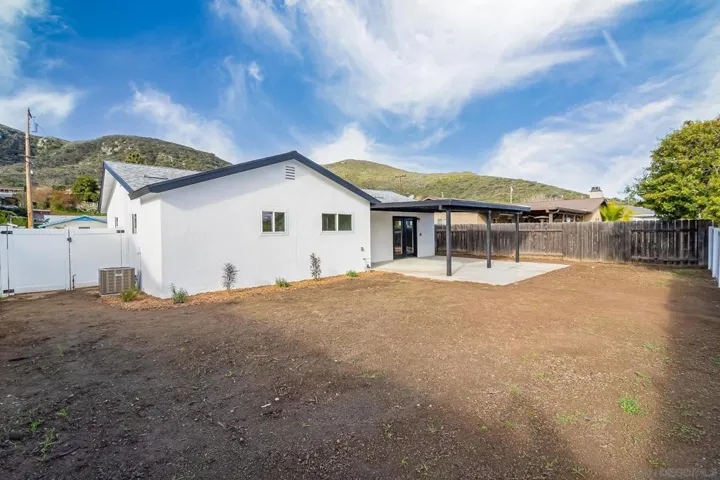 8006 Linen Dr, Santee, California 92071