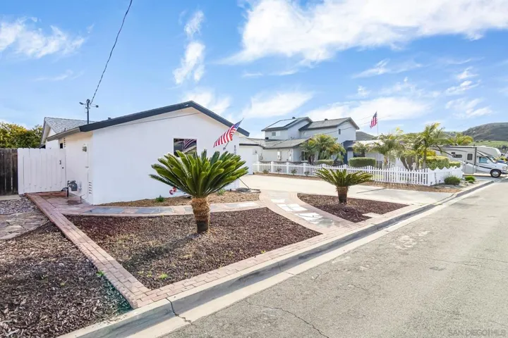 8006 Linen Dr, Santee, California 92071