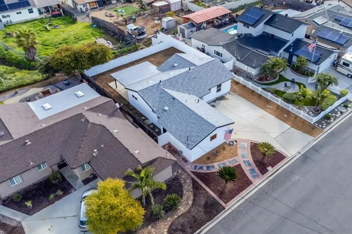 8006 Linen Dr, Santee, California 92071