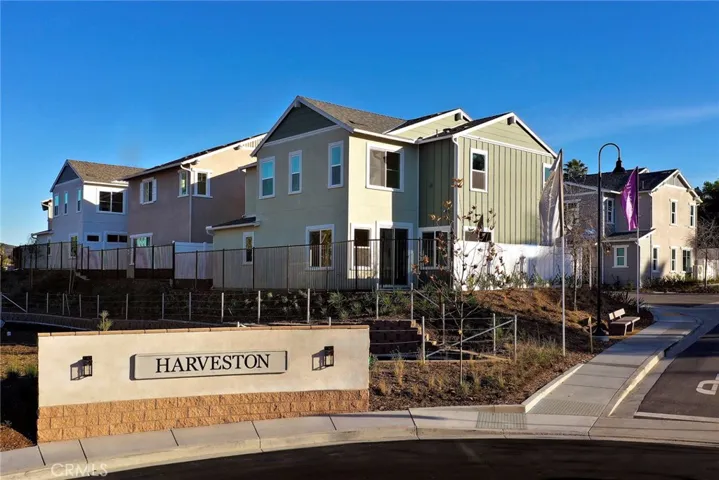 1530 Wingwood Lane, Vista, California 92083